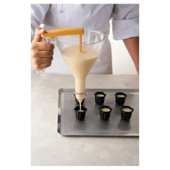 New Cerf Dellier Entonnoir gradué à piston copolyester transparent avec support et 1 douille - 0,75 L