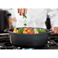 Best Cerf Dellier Le Chasseur cocotte ovale avec couvercle noire 35 x 28 cm