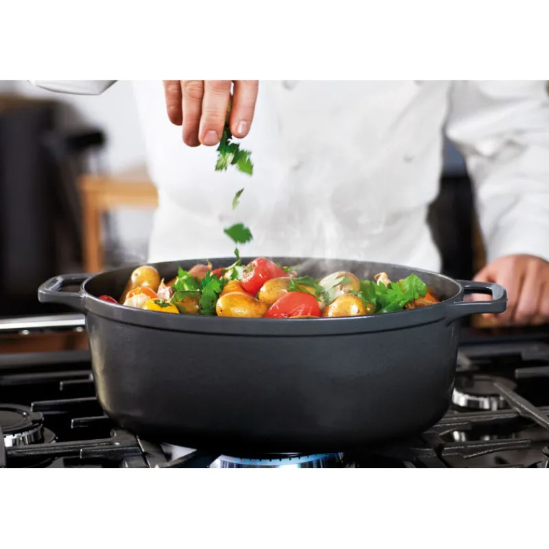 Best Cerf Dellier Le Chasseur cocotte ovale avec couvercle noire 35 x 28 cm