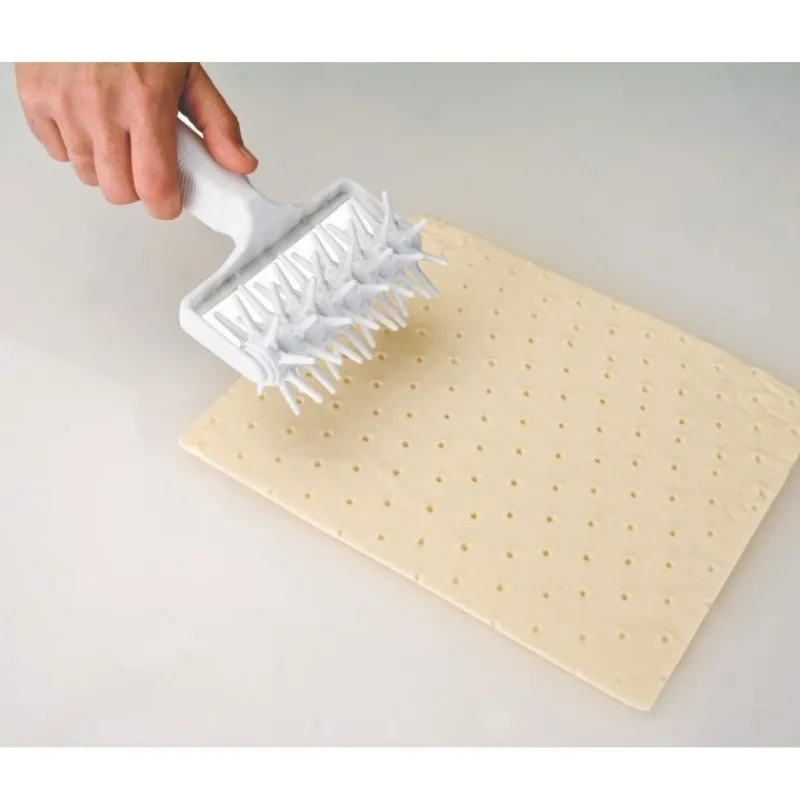 Sale Cerf Dellier Rouleau pique pâte plastique 12 cm